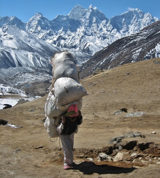 Platz eins: "ie harte Arbeit des Trägervolkes der Sherpa"