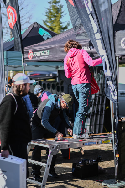 Hektisches Treiben beim Aufbau am Freitag früh.