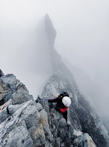 Platz 2: Der Signalkopf am Ortler im Nebel