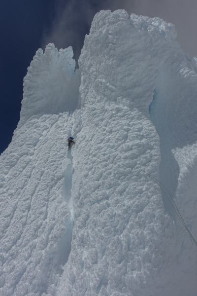 <p>Eiswulst im Gipfelbereich des Cerro Torre.</p>