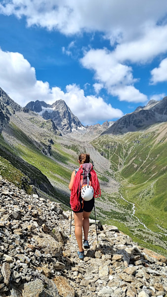 <p>Ziel in Sicht: Die Watzespitze erhebt sich markant über dem <strong>langgestreckten Hochtal</strong>.</p>