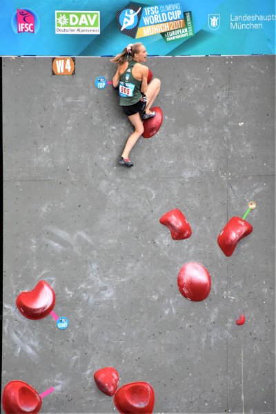 <p>Die 18-jährige Janja Garnbrett aus Slowenien gleitet mit ihren 47 Kilogramm die Wand regelrecht empor. Das Leichtgewicht sicherte sich beim Weltcup den ersten Platz bei den Damen.</p>