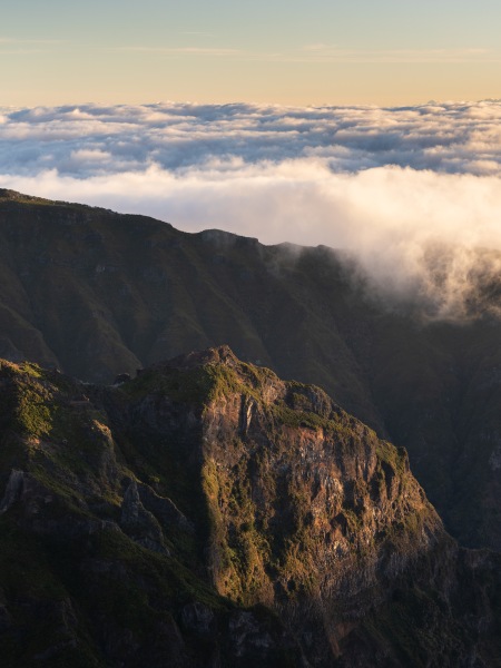 Die Berge Madeiras zum Sonnenaufgang