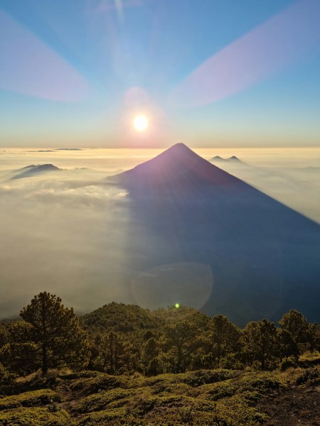 Sonnenaufgang auf Vulkanen