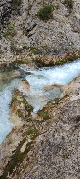 Eine Klamm zeigt Herz