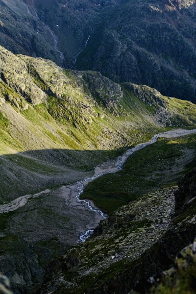 Wasser in Licht und Schatten