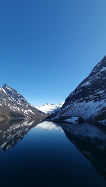 Spiegelung im Fjord