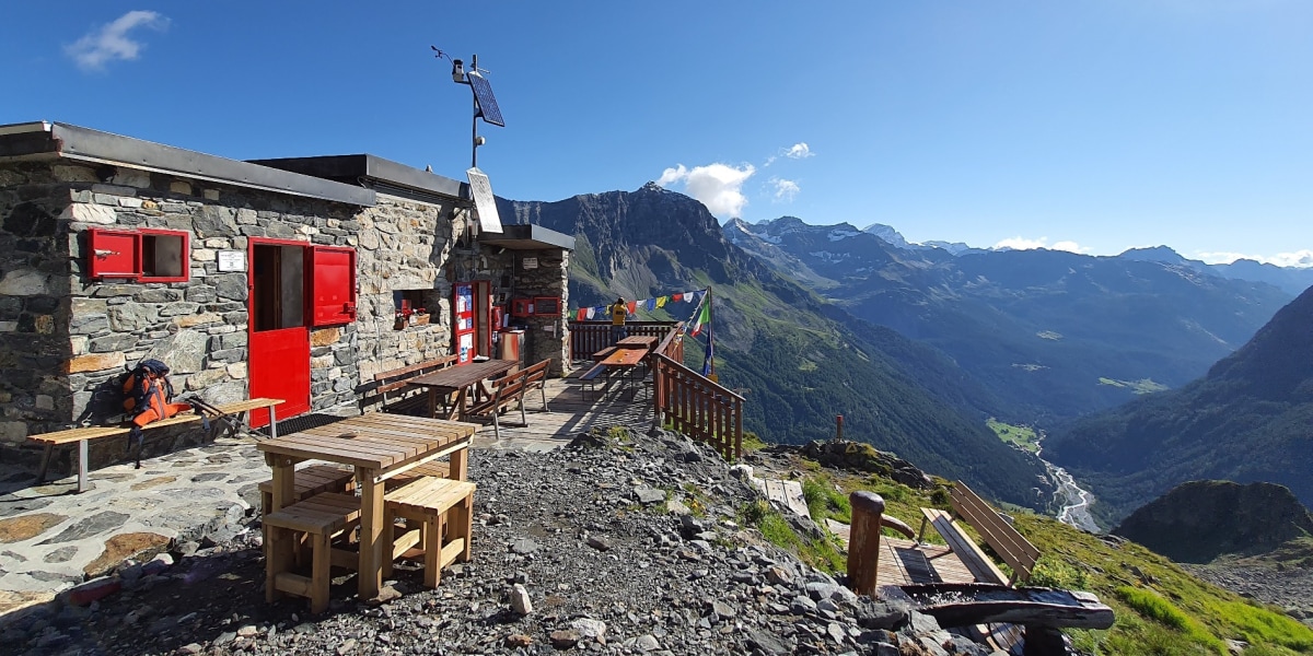 Ein erstklassiger Aussichtspunkt über dem oberen Valmalenco: das Rifugio Del Grande Camerini.