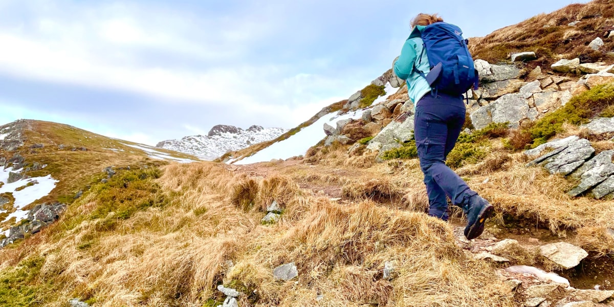 Wanderung auf den Nonstinden: Steiler Aufstieg auf die Hochebene