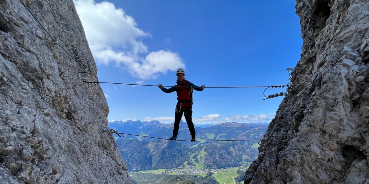 Seilbrücke am Klettersteig auf den Piz da Peres.