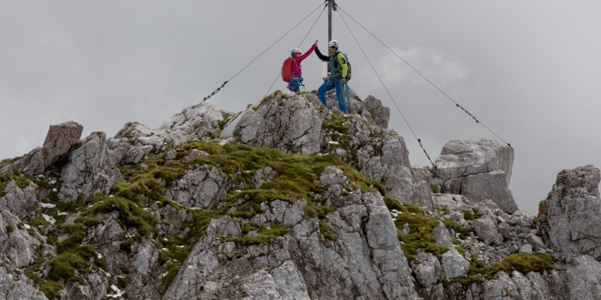 Hubert Praschberger und Seilpartnerin am Gipfel der Goinger Halt