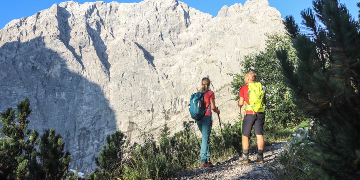 Klara Palme und Matthias Munz beim Zustieg ins Hohljoch.