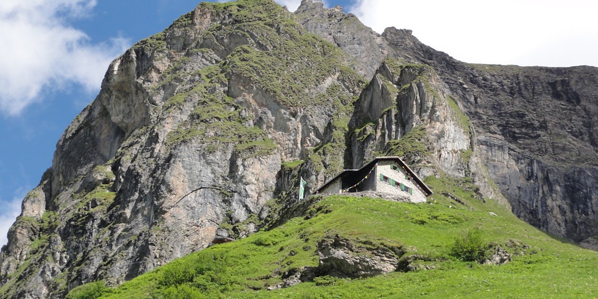 Simmshütte vom Aufstiegsweg