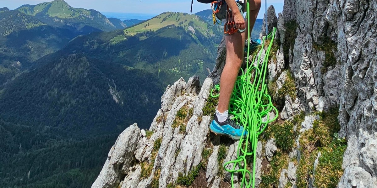 Exponierter Standplatz vor der letzten Seillänge.