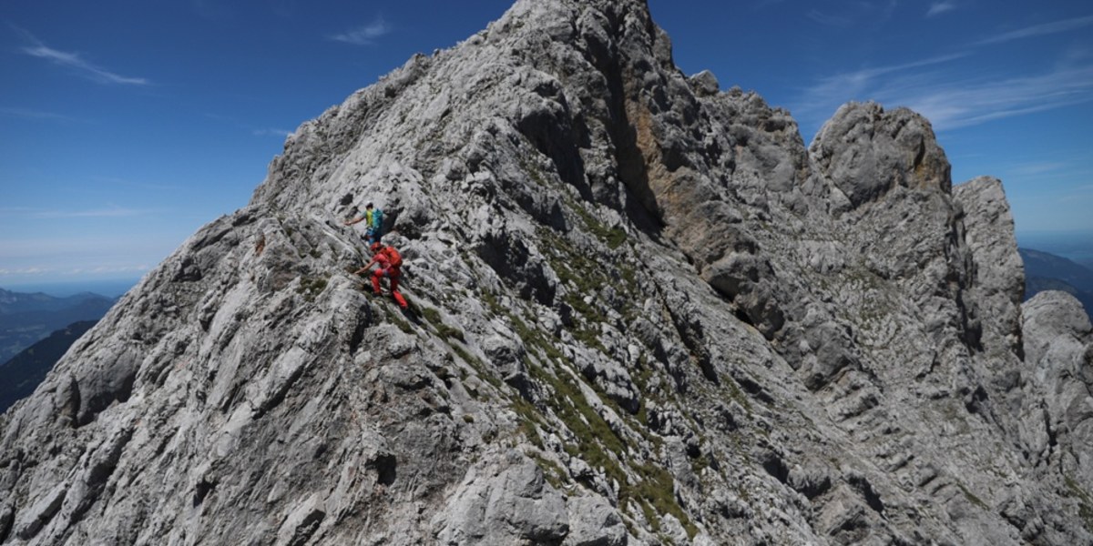 Hubert Praschberger und Klara Palme im Abstieg von der Vorderen Karlspitze