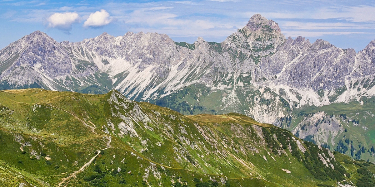 Über steilen Grashang in den Tod gestürzt: Wanderer stirbt am Zimbajoch (Symbolbild)