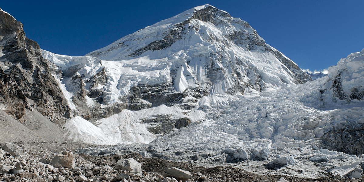 Blick vom Everest Base Camp über den Khumbu Gletscher auf den Khumbu Eisfall (Symbolbild - keine aktuellen Verhältnisse)