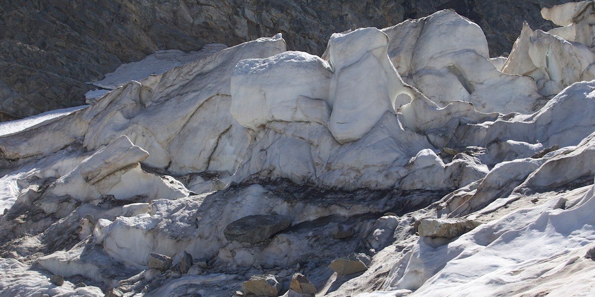 Der Persgletscher unterhalb des Piz Palü. Steinschlag und fehlende Schneebrücken ändern den Weg durch das Gletschereis immer häufiger. (Foto vom 29. Juli 2026).