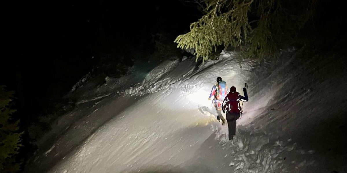 Schnee, Lawinengefahr, Erschöpfung, Dunkelheit: Bergwacht rettet zwei Wanderer am Herzogstand.