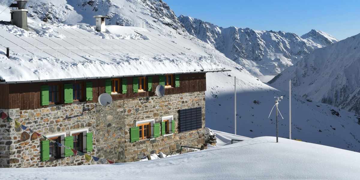 Eine Hütte zum Verlieben: Die Pforzheimer Hütte bietet Skitouren satt in unverspurtem Weiß.