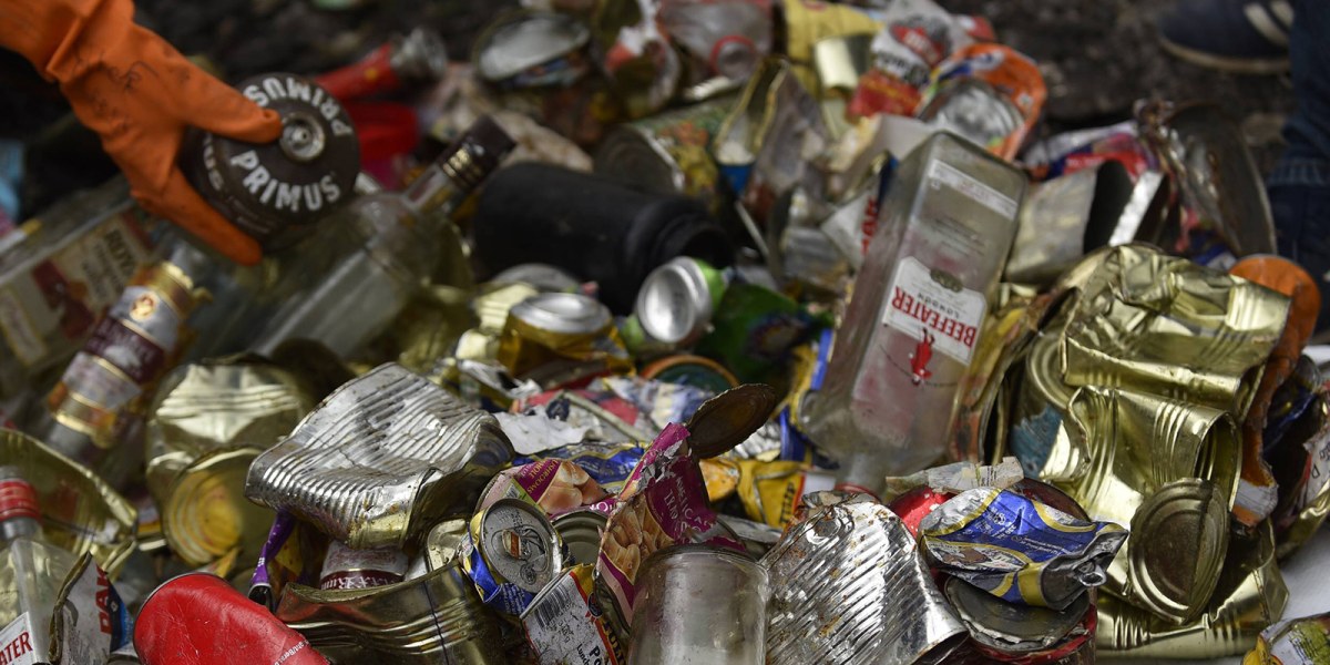 Tonnen von Müll nach Sammelaktion am Mount Everest.