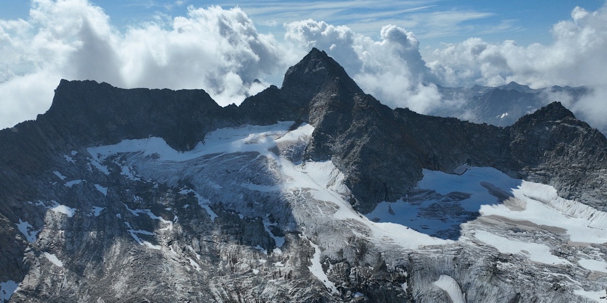 Am Sonntagmittag ist ein Berggänger unterhalb des Hiendertelltigletscher in Innertkirchen verunglückt und verstorben.