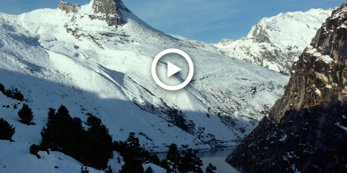 Der Schweizer Ort Vals in den Bündner Bergen ist ein wahrer Geheimtipp für Skitourengeher:innen.