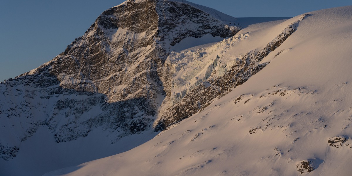 Der Gipfel der Kristallwand von der Neuen Prager Hütte aus gesehen. 