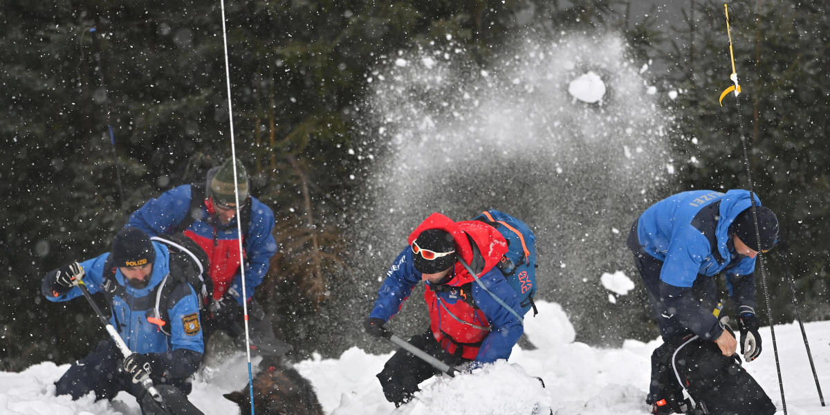 Bei der Verschüttetensuche zählt jede Sekunde (Symbolbild).