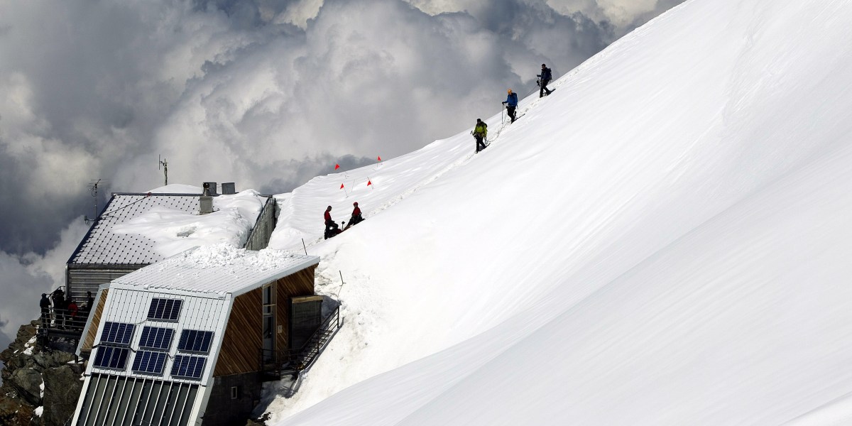 Die Goûter-Hütte (Refuge du Goûter) am Dôme du Goûter in ca 3.800 Meter Höhe im Mont-Blanc-Massiv aufgenommen am 10.08.2011.