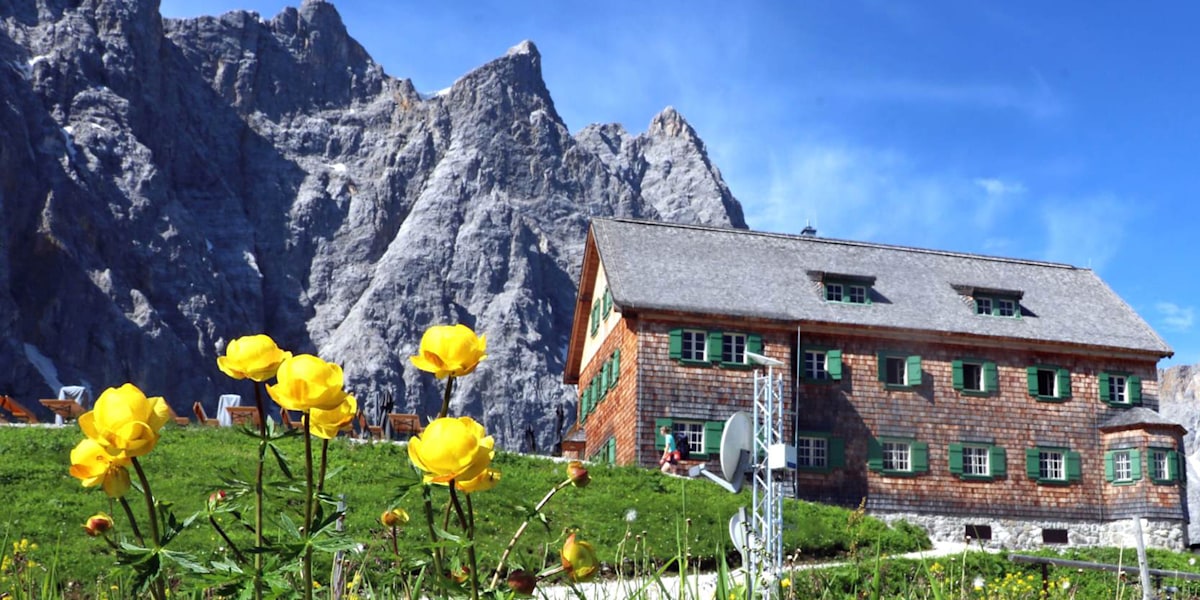 Die&nbsp;Falkenhütte&nbsp;von&nbsp;ihrer&nbsp;schönsten&nbsp;Seite.