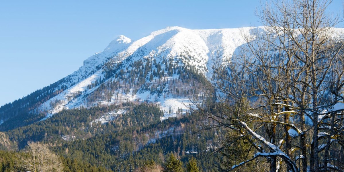 Tödlicher Bergunfall am Ötscher (1893 m). Symbolbild, das NICHT die aktuellen (Schnee-)Verhältnissse zeigt.  Aufnahme des Berges aus dem Januar 2015.