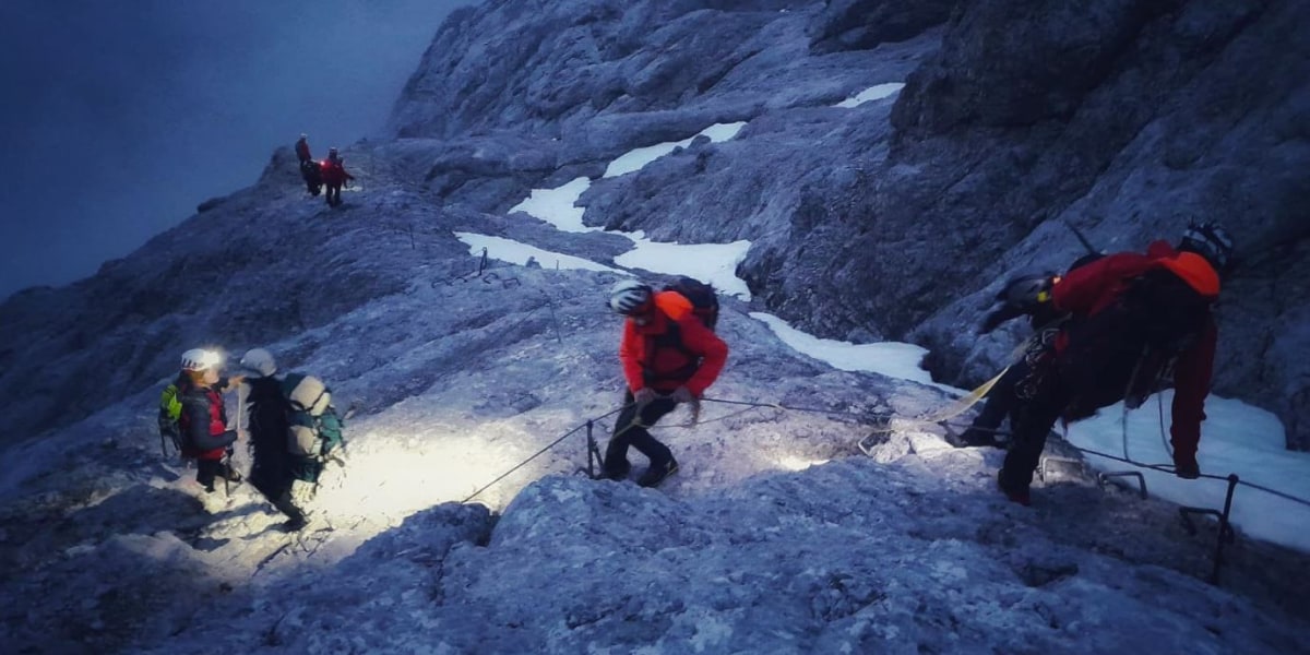 Warnung an der Zugspitze durch die Bergrettung Ehrwald