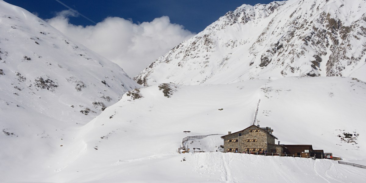 Ausgangspunkt für die Skitour aufs Atterkarjöchl: die Amberger Hütte.