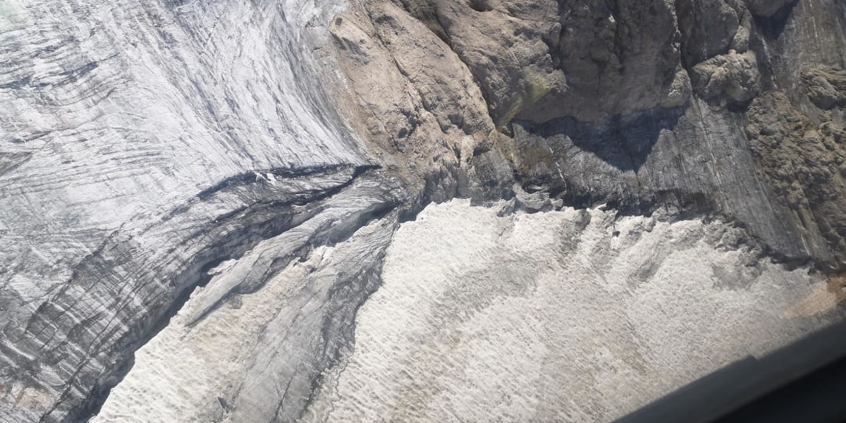 Nach Gletscherabbruch neue Gletscherspalte an der Marmolada