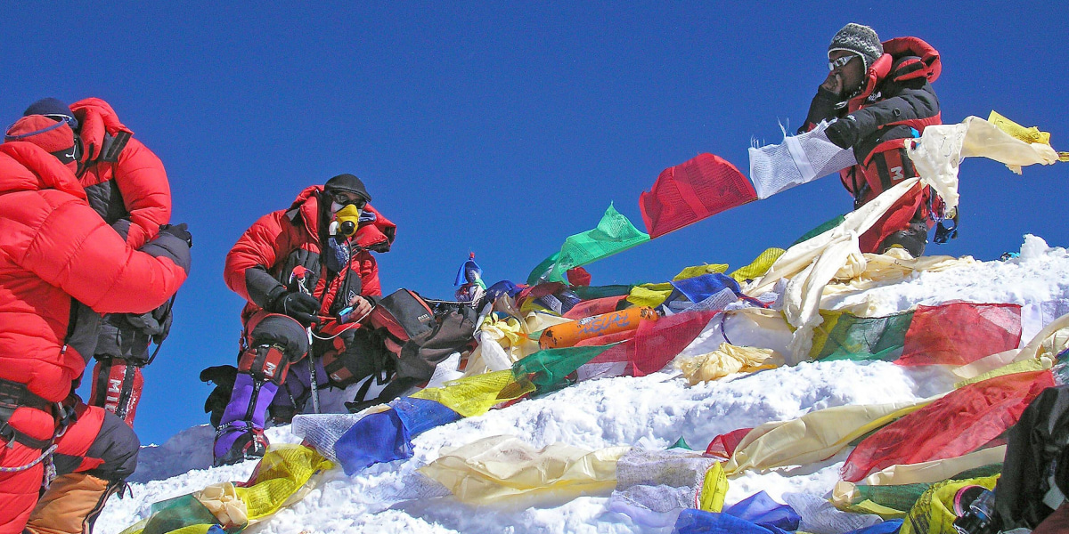 Auf dem Gipfel des Mt. Everest hat man bei aufgedrehtem Ventil der Sauerstoffflasche Bedingungen wie etwa auf knapp 7000 Metern.