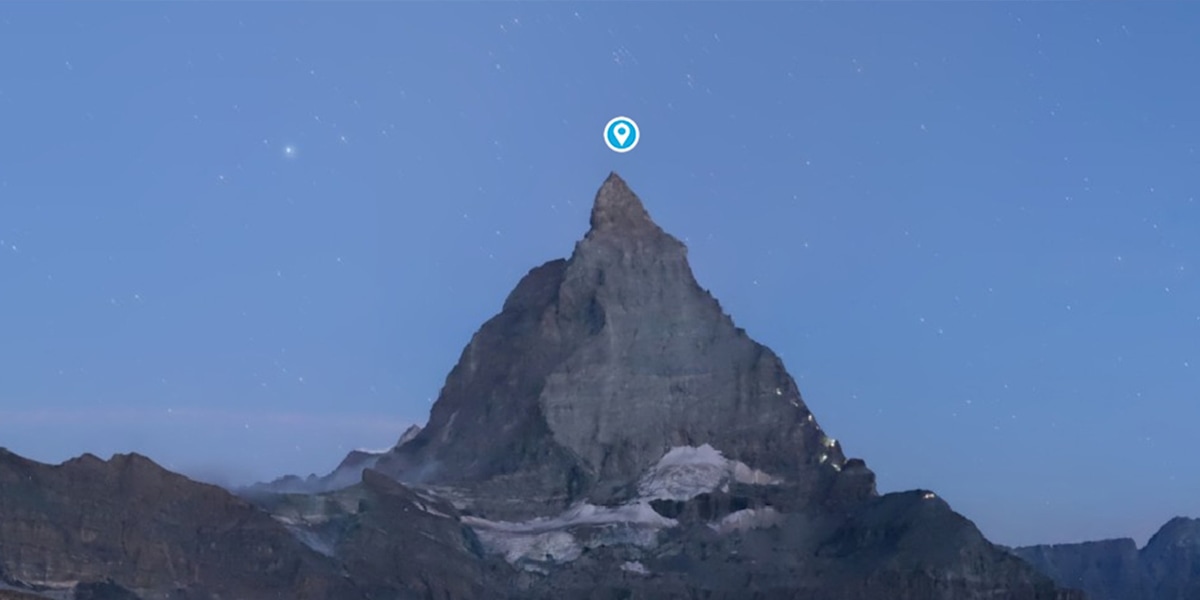 Screenshot der Webcam-Aufnahmen "Trockenersteg" vom 09. August 2026 um 05:00 Uhr. Bergsteiger mit Stirnlampen unterwegs am Hörnligrat.