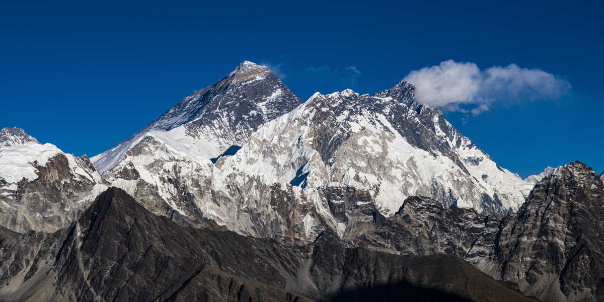Bereits über 350 Bergsteiger sollen in diesem Frühjahr den Everest-Gipfel erreicht haben, darunter Tsang Yin Hung in neuer Rekordzeit.