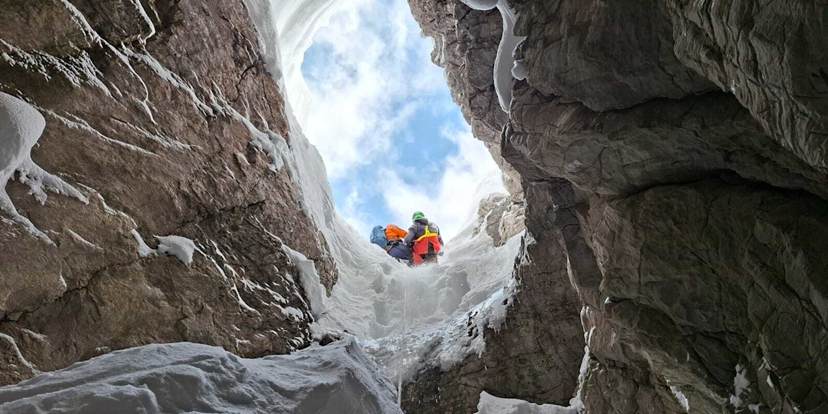 Bei Abfahrt eingebrochen: Skitourengeher stürzt in Leogang 25 Meter in Doline