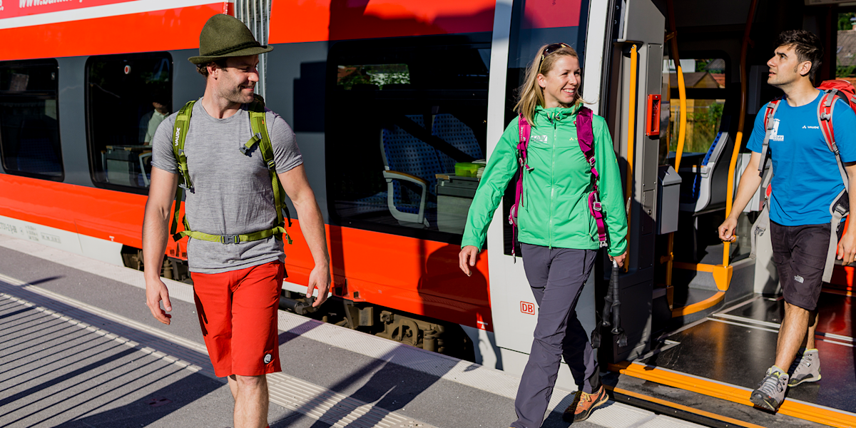Klimafreundlich anreisen und kostenlos auf Hütten übernachten.