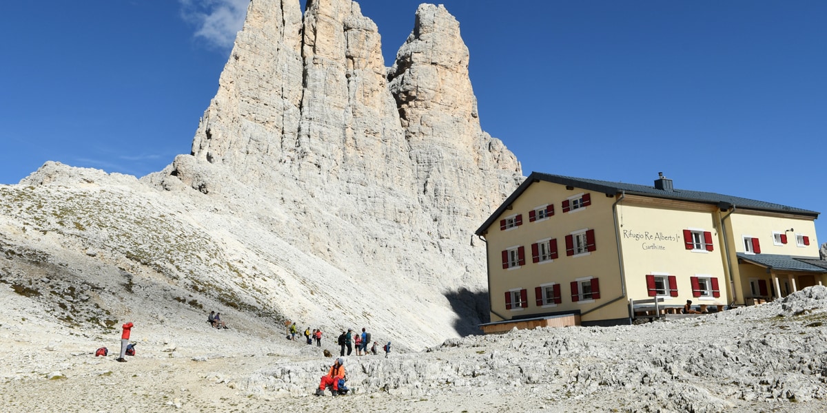 Die Gartlhütte mit den Vajolet-Türmen im Hintergrund.