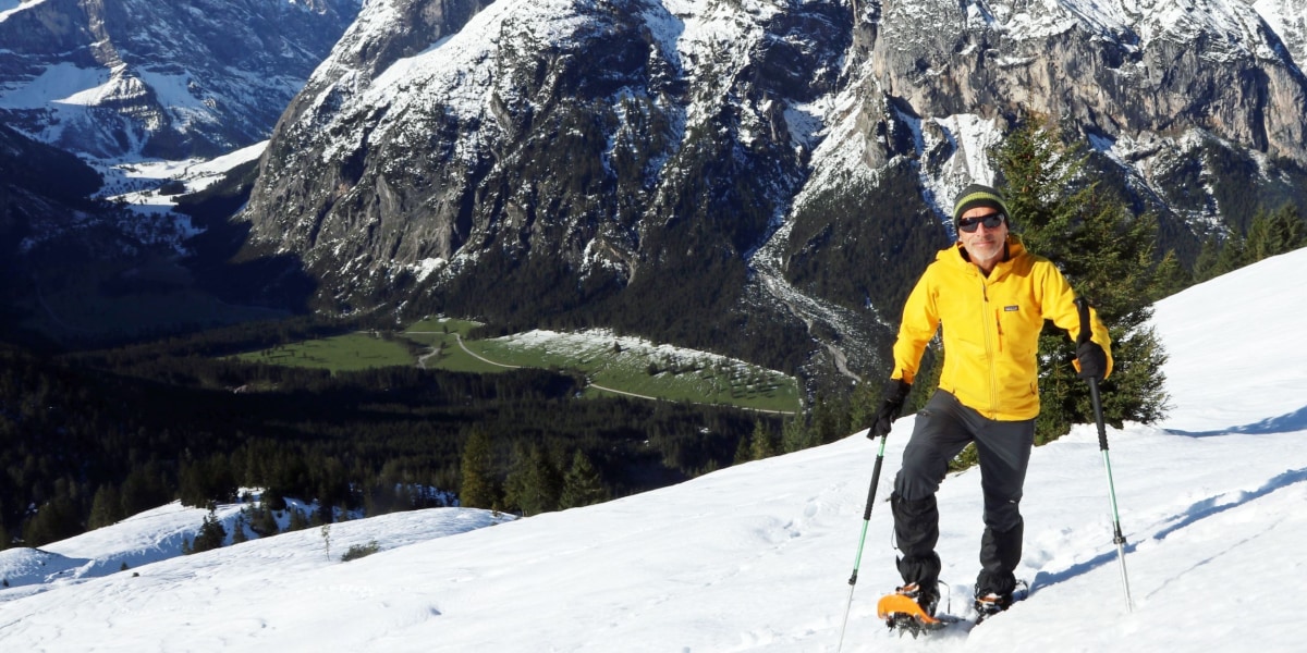 Für Touren oberhalb von 1500 m wie hier im  Karwendel sind Schneeschuhe derzeit sinnvoll. Allerdings ist der Schnee sehr  nass und es besteht eine gewisse Lawinengefahr.   