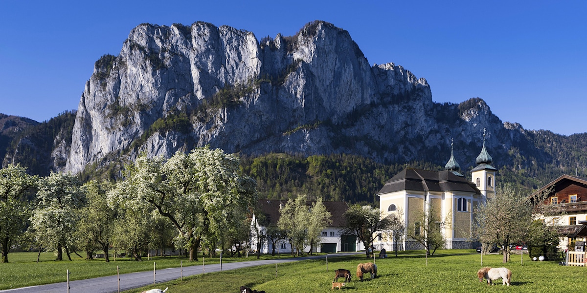 Die Drachenwand hinter Sankt Lorenz