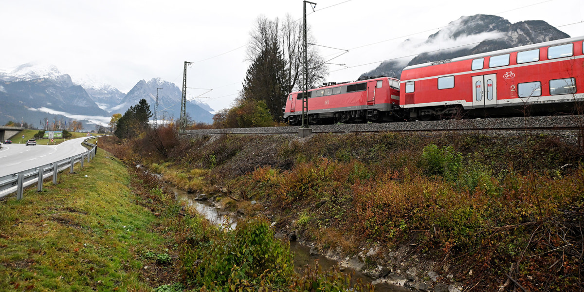 Zug an der Unfallstelle in Garmisch-Partenkirchen.