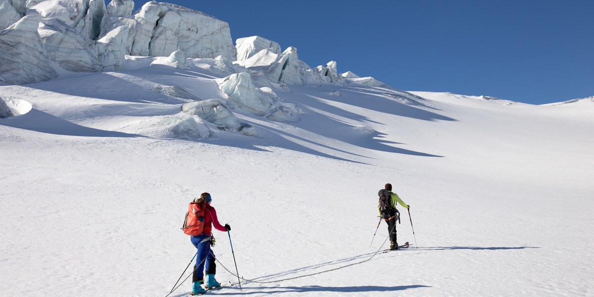 Sicherheit auf Skihochtour: Was passiert bei einem Spaltensturz mit den Ski?