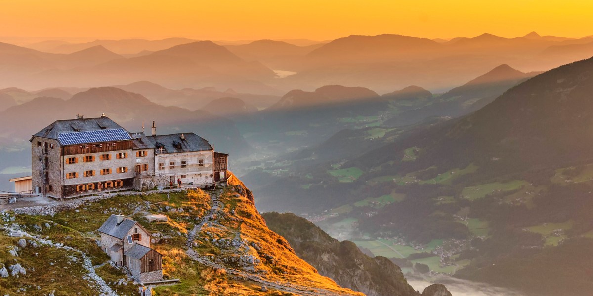 Das Watzmann-Haus trohnt über dem Berchtesgadener Talkessel und am Start der Watzmann-Überschreitung.