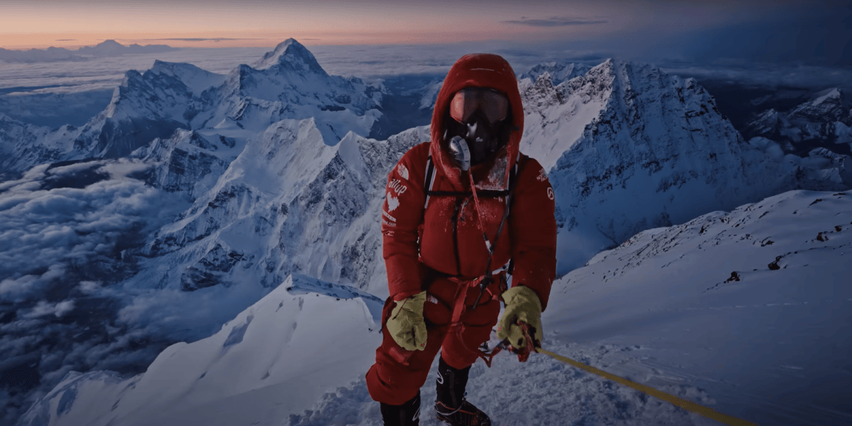 Inès Benazzouz alias Inoxtag beim Aufstieg zum Mount Everest.