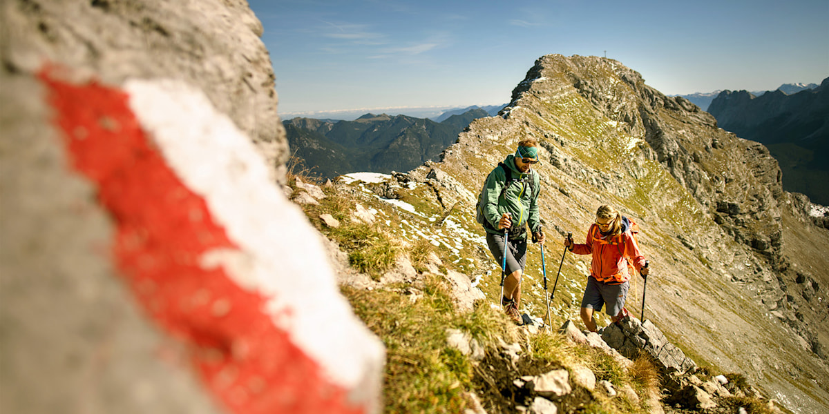 Die Überschreitung der Upsspitze eignet sich auch ideal für eine Tour mit Bus und Bahn.