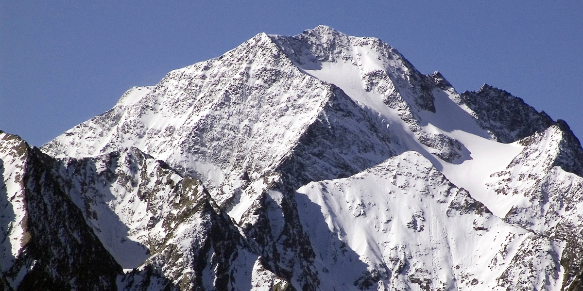 Trotz seiner bemerkenswerten Höhe ist der Habicht für alpin erfahrene Wanderer weitgehend problemlos zu besteigen.