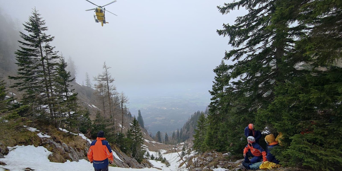 Bergrettung im Einsatz: Am Untersberg verirrte sich ein Wanderer im Tiefschnee.